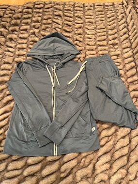 Vuori Halo Performance Zip Hoodie and Jogger set XS